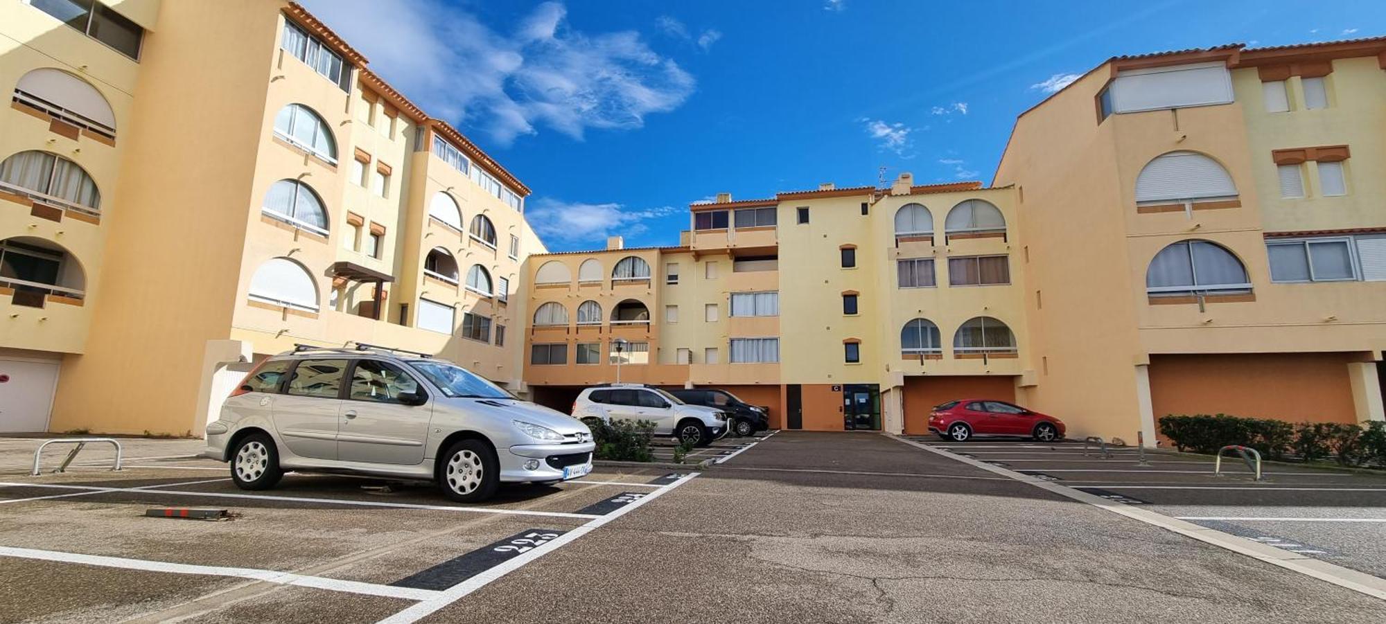Апартаменты Le Calme Et La Luminosite Du Port Ideal Pour Un Bon Sejour Лёкат Экстерьер фото